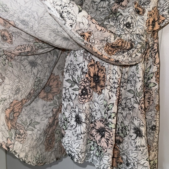 Torrid Floral Peplum Style Top Size 0 - Picture 6 of 10